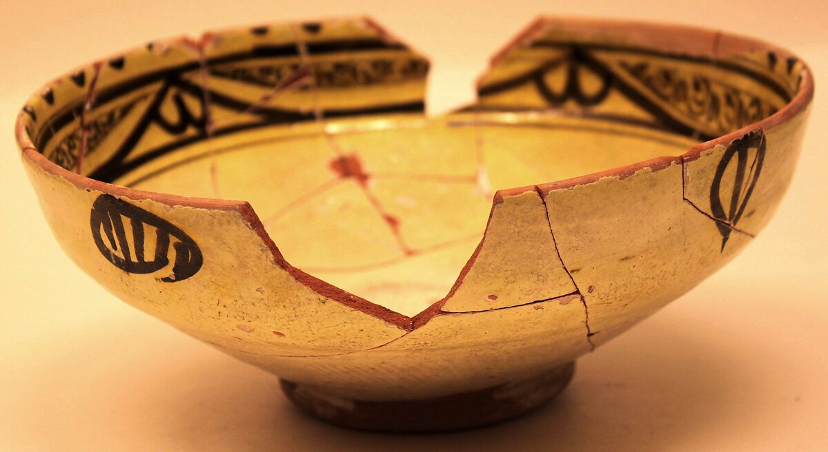 Bowl, Earthenware; white slip with black slip decoration under transparent yellowish glaze 
