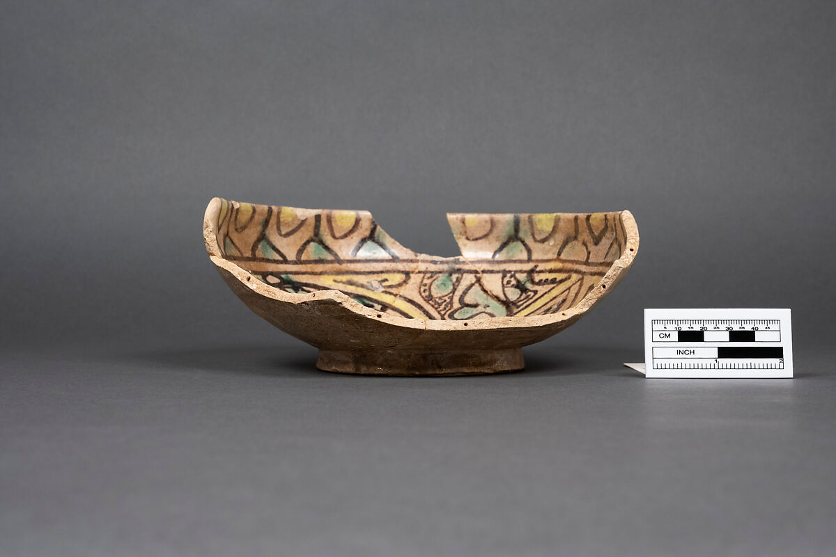 Bowl, Earthenware; polychrome decoration under transparent glaze (buff ware)