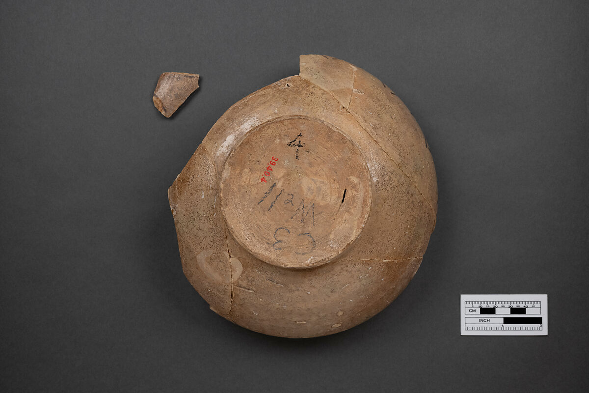 Bowl, Earthenware; polychrome decoration under transparent glaze (buff ware)