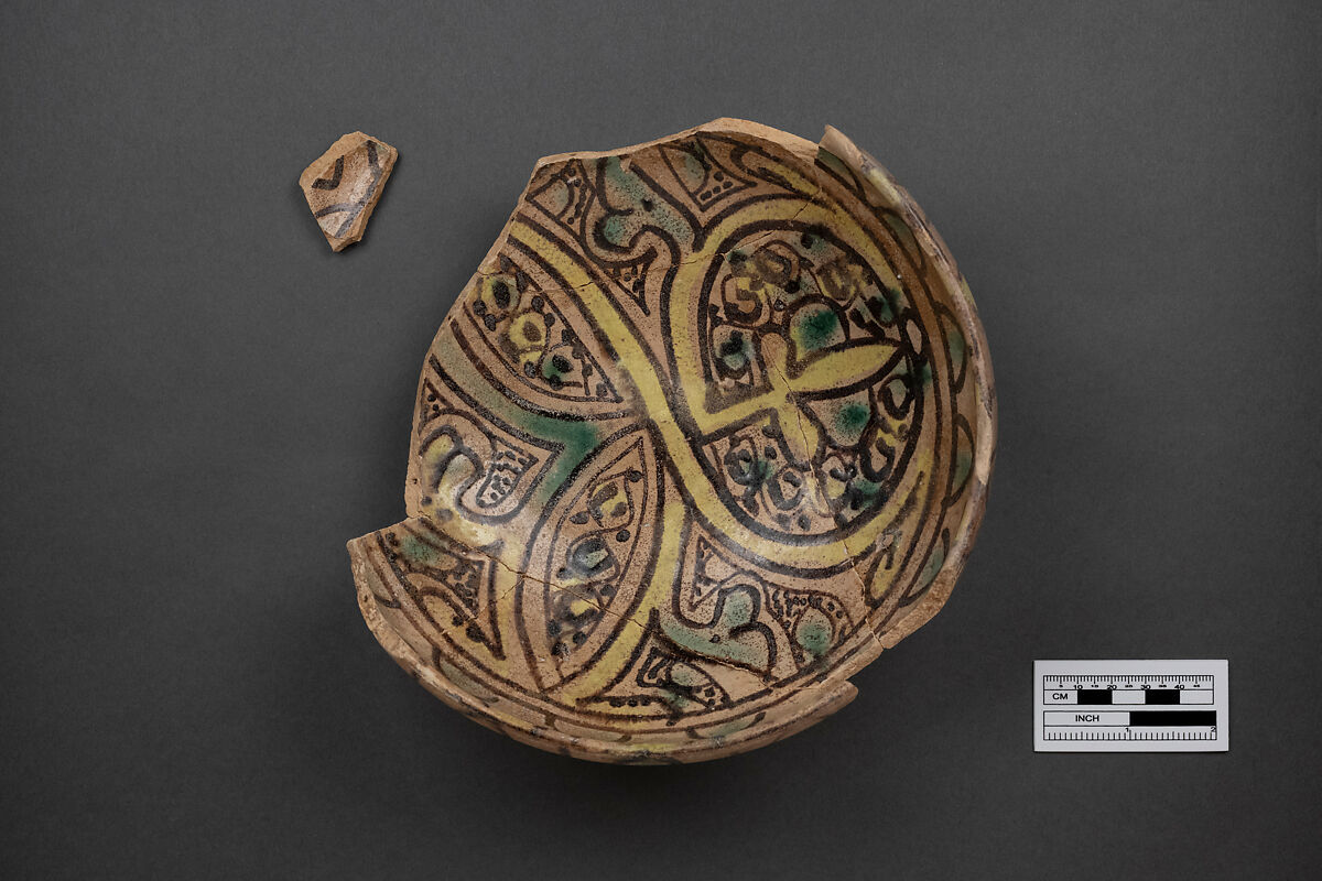 Bowl, Earthenware; polychrome decoration under transparent glaze (buff ware)