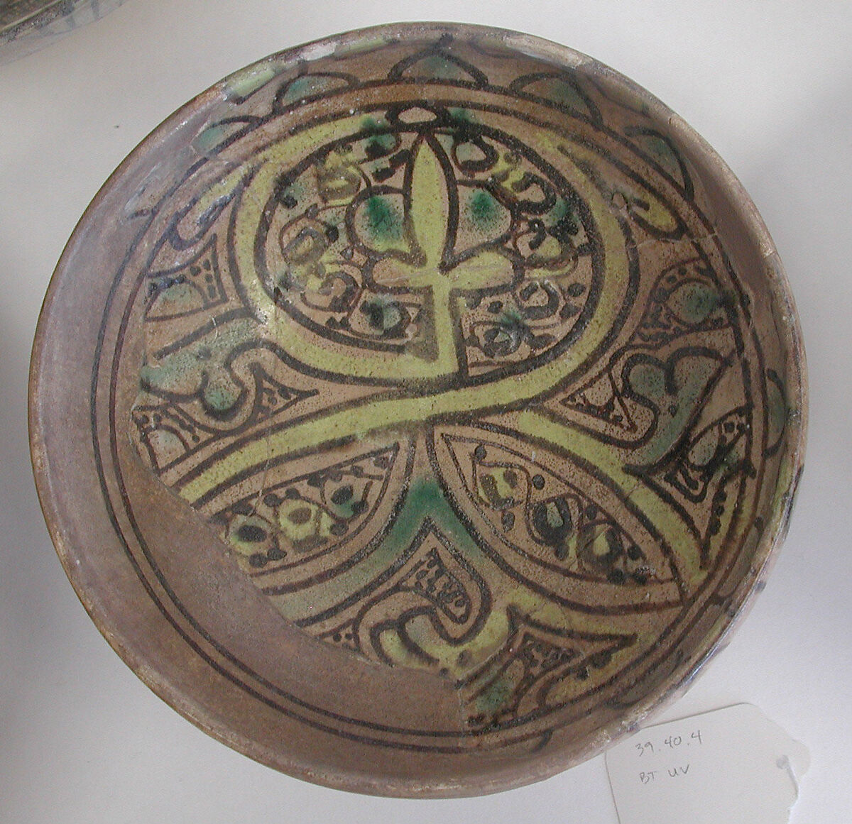 Bowl, Earthenware; polychrome decoration under transparent glaze (buff ware) 