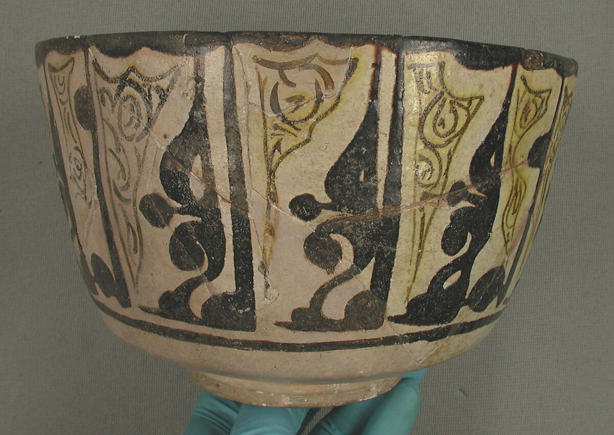 Bowl with Repeating Inscription, "Happiness", Earthenware; white slip with "yellow-staining black" decoration under glaze
