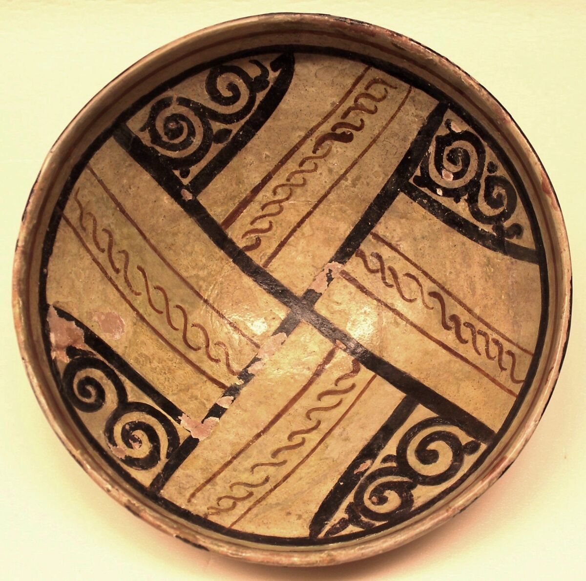 Bowl, Earthenware; polychrome decoration under transparent glaze (buff ware) 