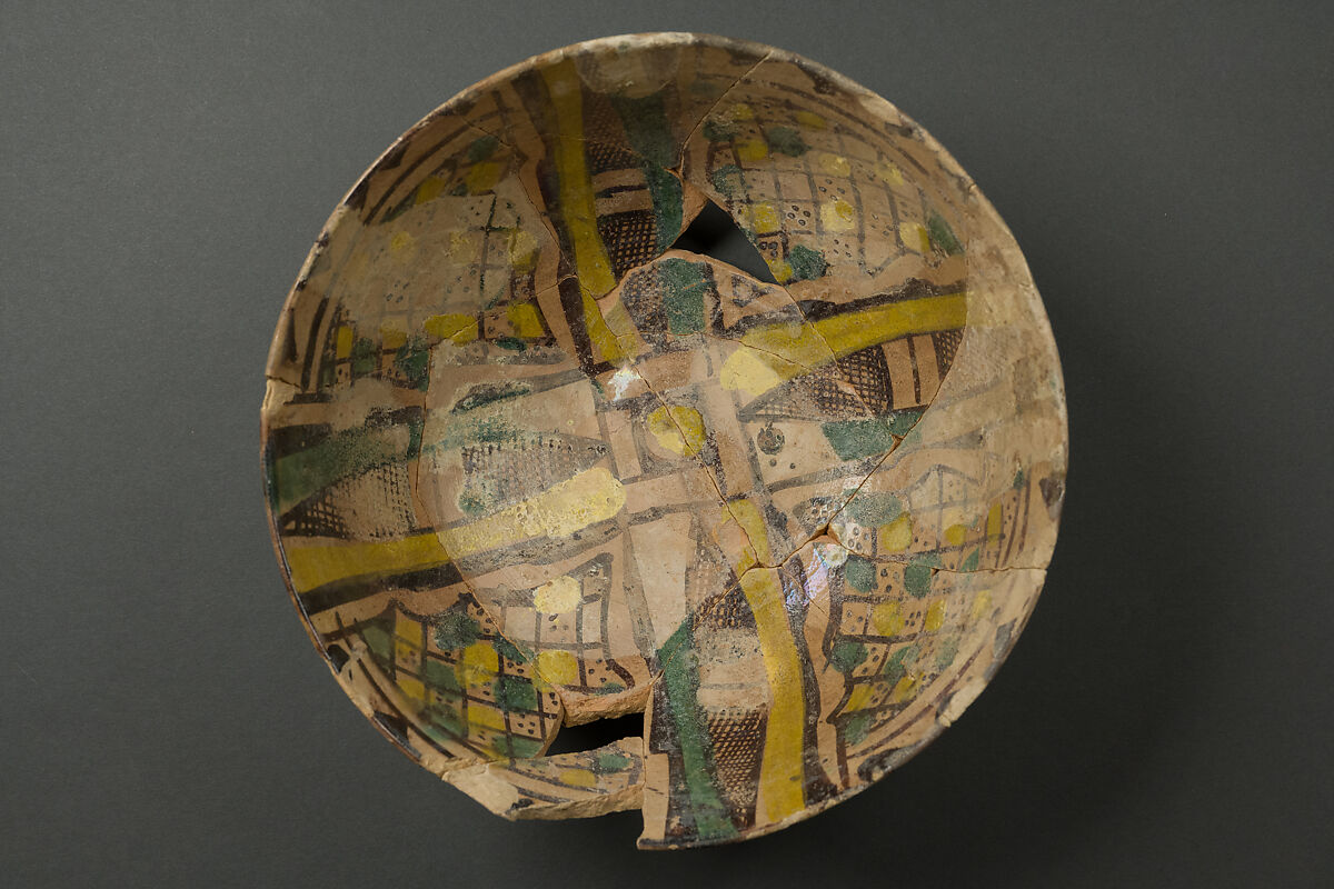 Bowl, Earthenware; polychrome decoration under glaze, incised (buff ware)