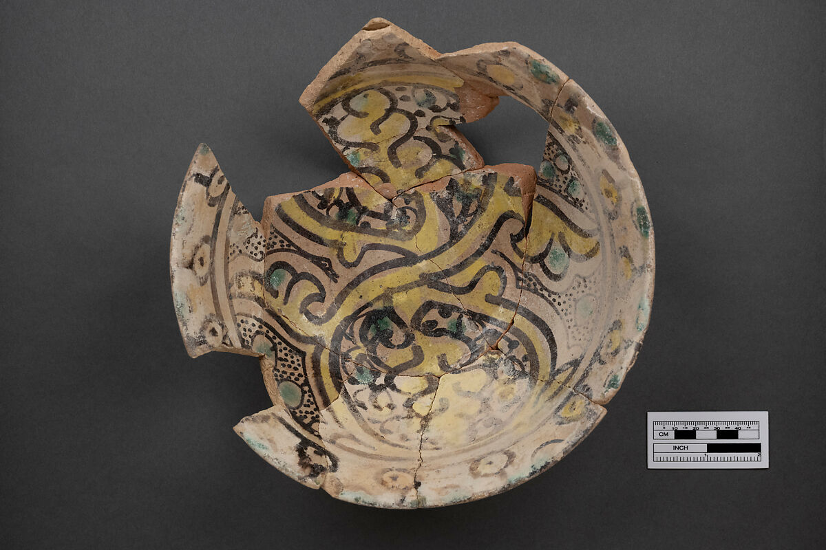 Bowl, Earthenware; polychrome decoration under transparent glaze (buff ware)