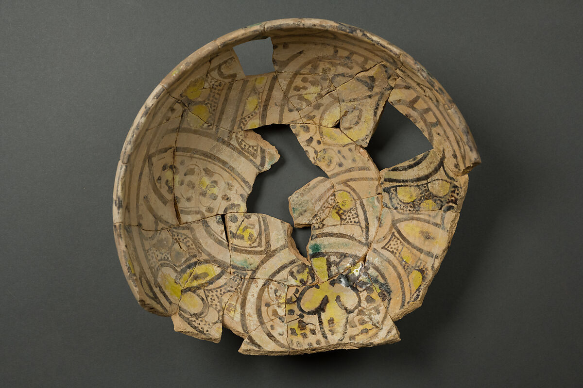 Bowl, Earthenware; polychrome decoration under transparent glaze (buff ware)