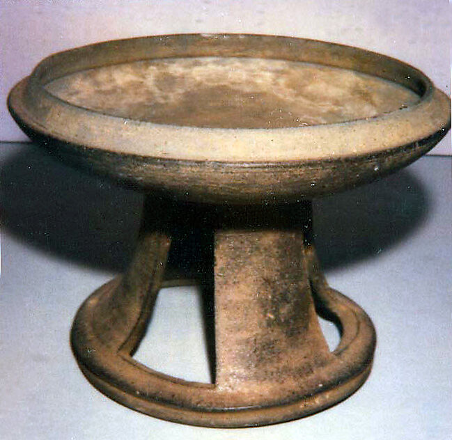 Shallow Bowl, High-fired pottery (proto-porcelain) with traces of ash glaze, Korea 