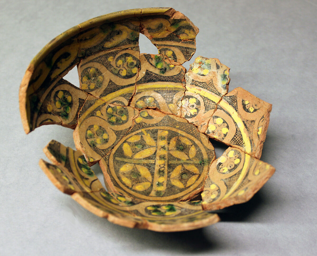 Bowl, Earthenware; painted in polychrome pigments under transparent glaze (buff ware)