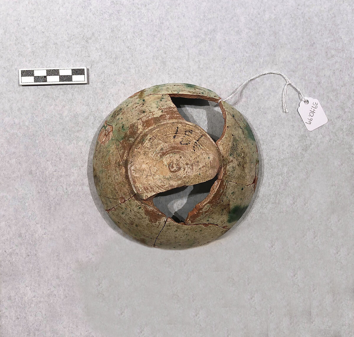 Bowl, Earthenware; white slip, incised and splashed with polychrome glazes under transparent glaze (sgraffito ware)