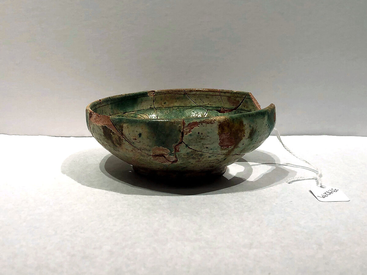 Bowl, Earthenware; white slip, incised and splashed with polychrome glazes under transparent glaze (sgraffito ware)