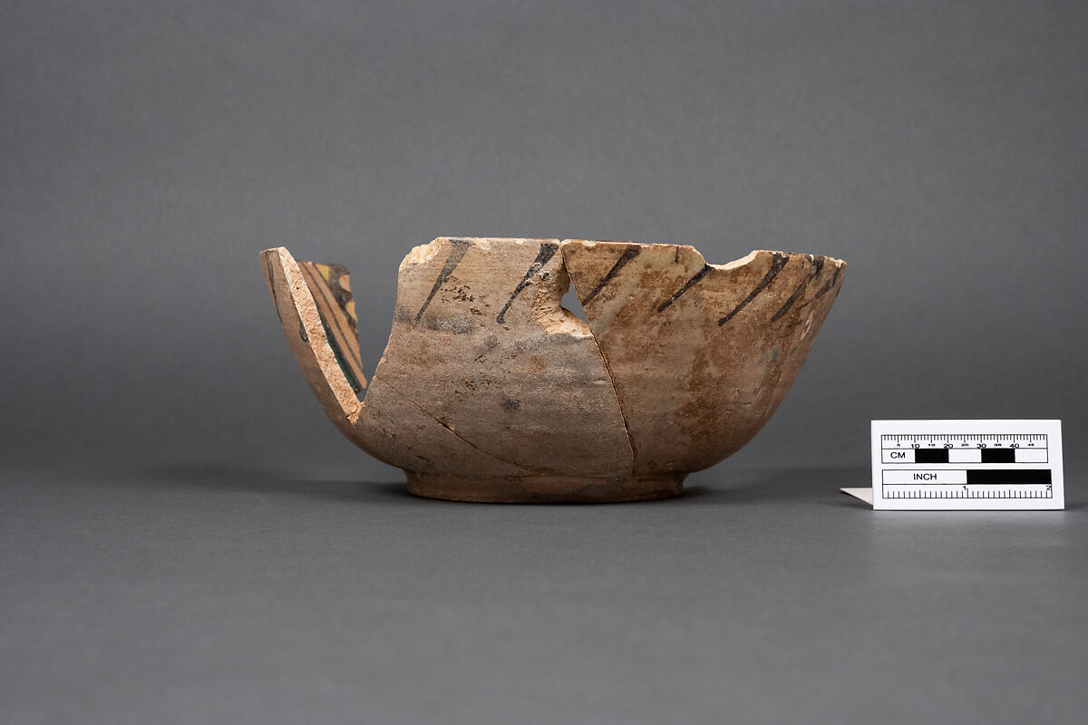 Bowl, Earthenware; underglaze painted in polychrome pigments under transparent glaze (buff ware)