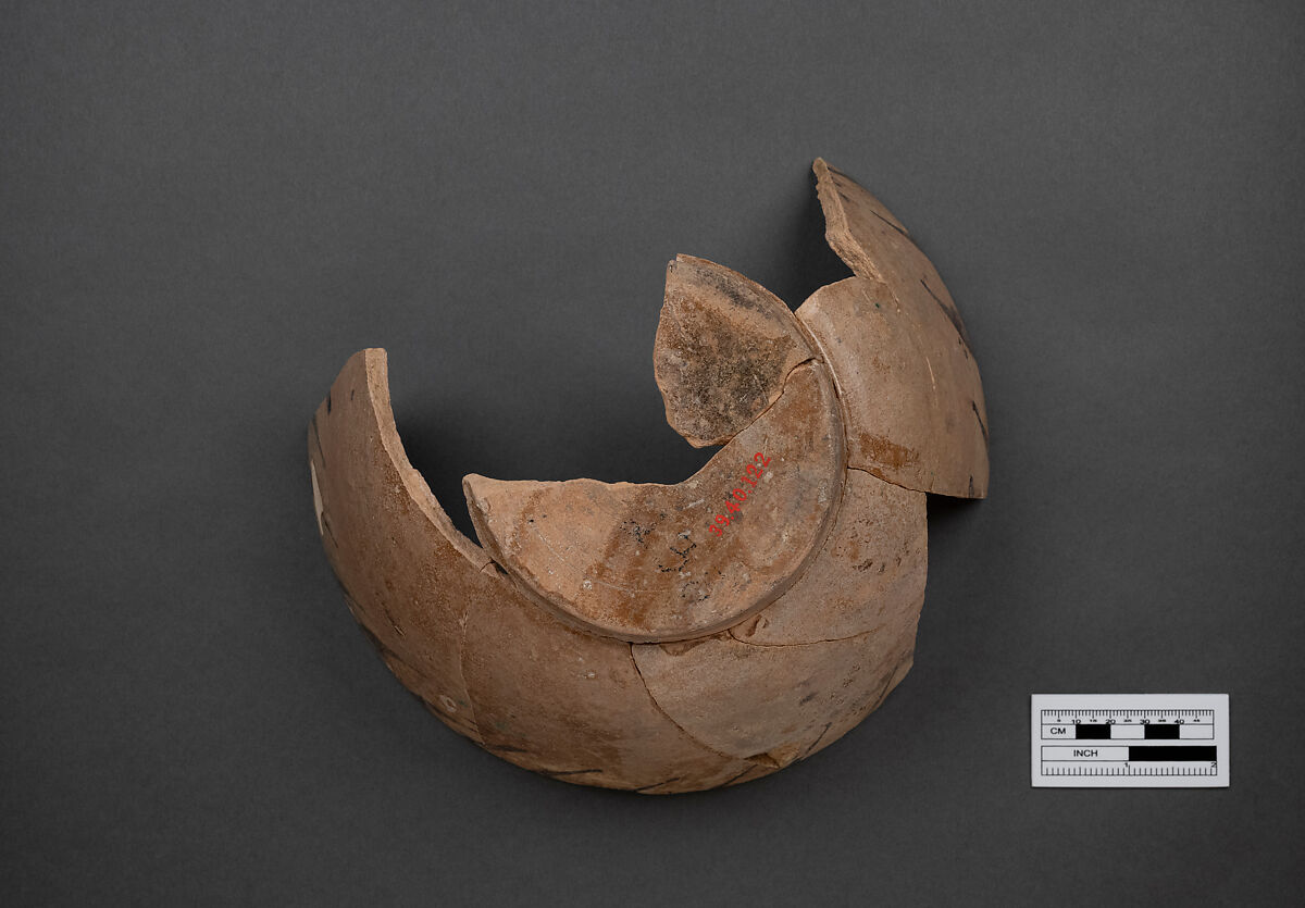 Bowl, Earthenware; underglaze painted in polychrome pigments under transparent glaze (buff ware)