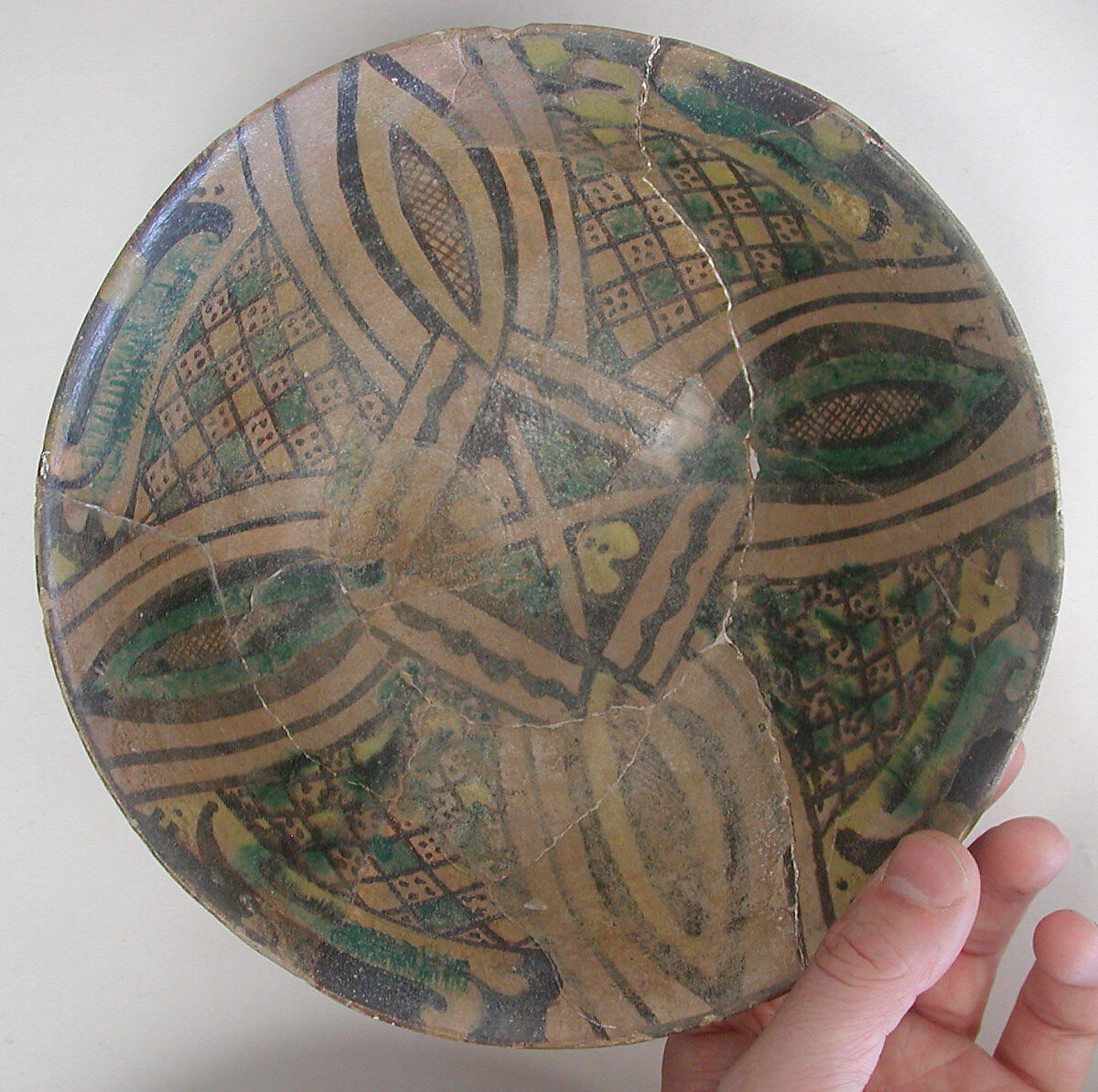 Bowl, Earthenware; underglaze painted in polychrome pigments under transparent glaze (buff ware)