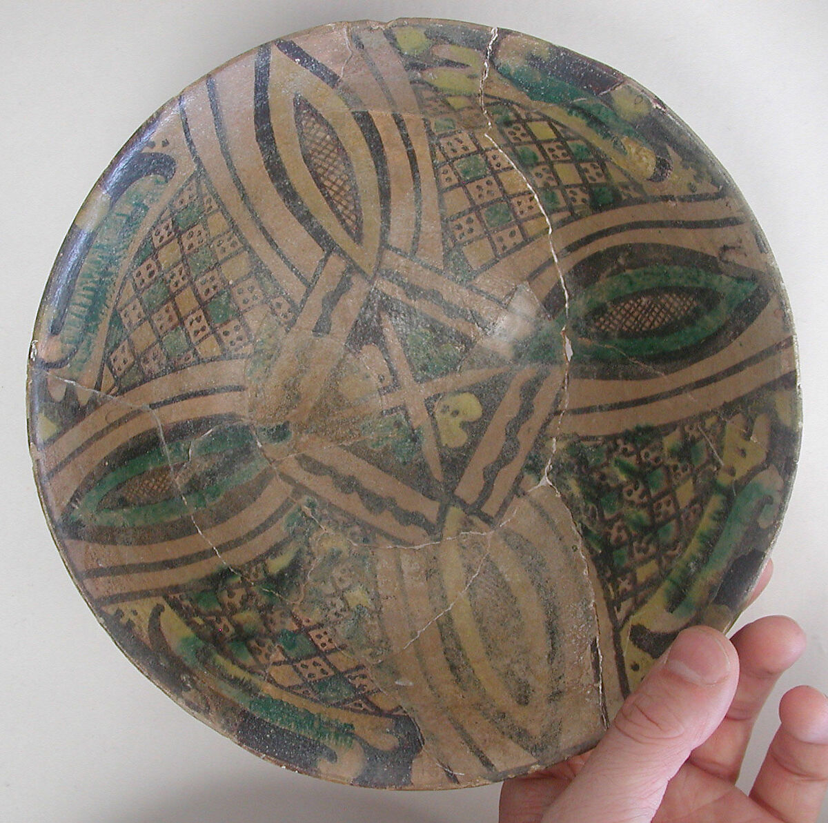 Bowl, Earthenware; underglaze painted in polychrome pigments under transparent glaze (buff ware) 