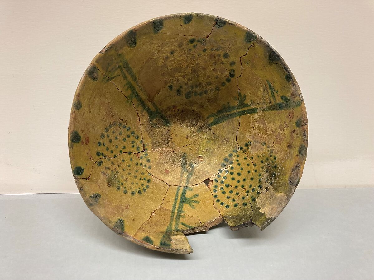 Bowl, Earthenware; opaque yellow glaze, green decoration 