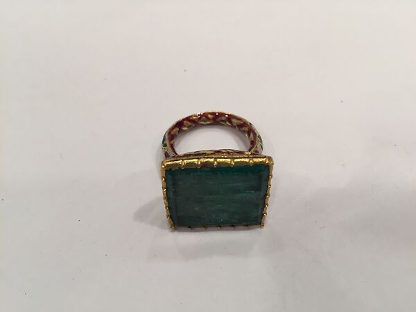 Ring with Emerald, Gold; set with emerald, foiled; enamelled on verso 