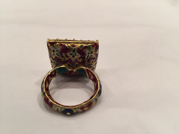 Ring with Emerald, Gold; set with emerald, foiled; enamelled on verso