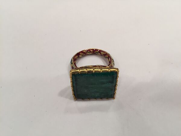 Ring with Emerald, Gold; set with emerald, foiled; enamelled on verso