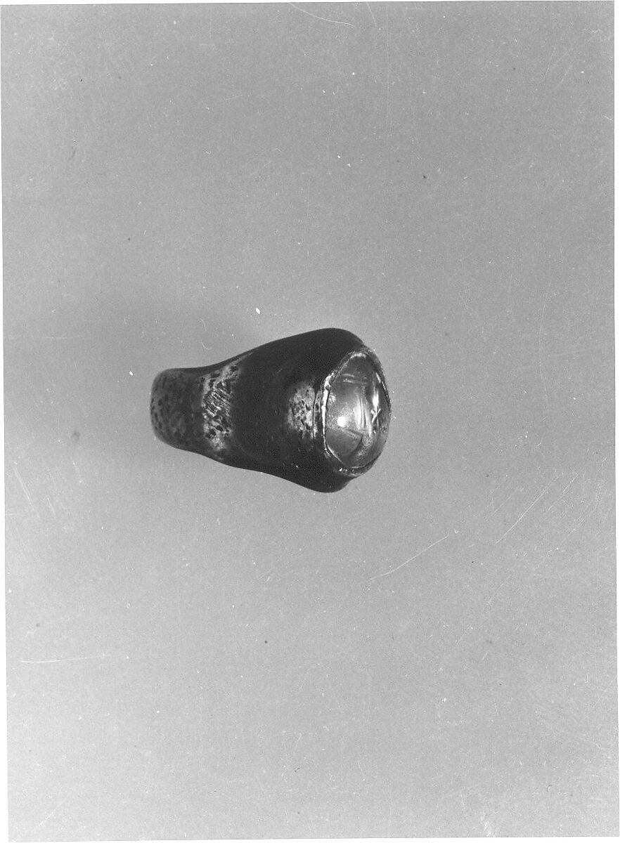 Ring, Silver; set with colorless cabochon stone