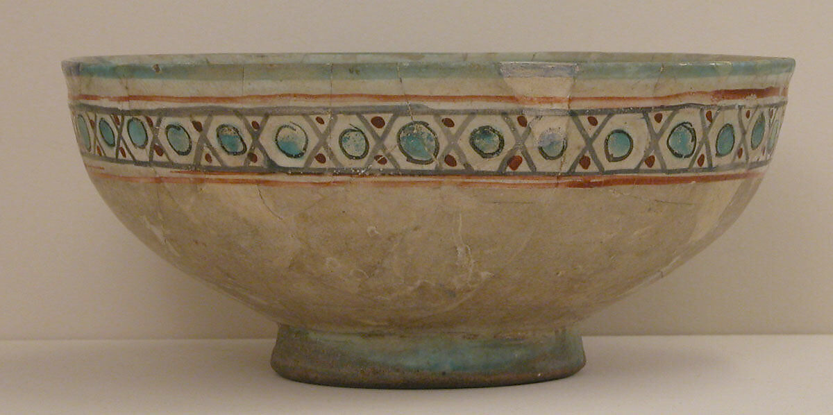 Bowl, Stonepaste; overglaze painted, so-called "mina'i" ware