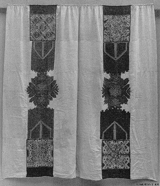 Hanging, Linen; embroidered with silk 