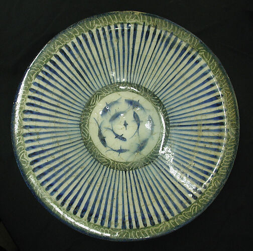 Bowl with Central Fish Motif