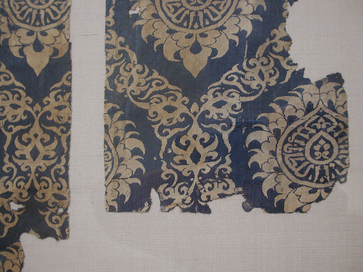 Textile Fragment with Ogival Pattern, Silk; lampas