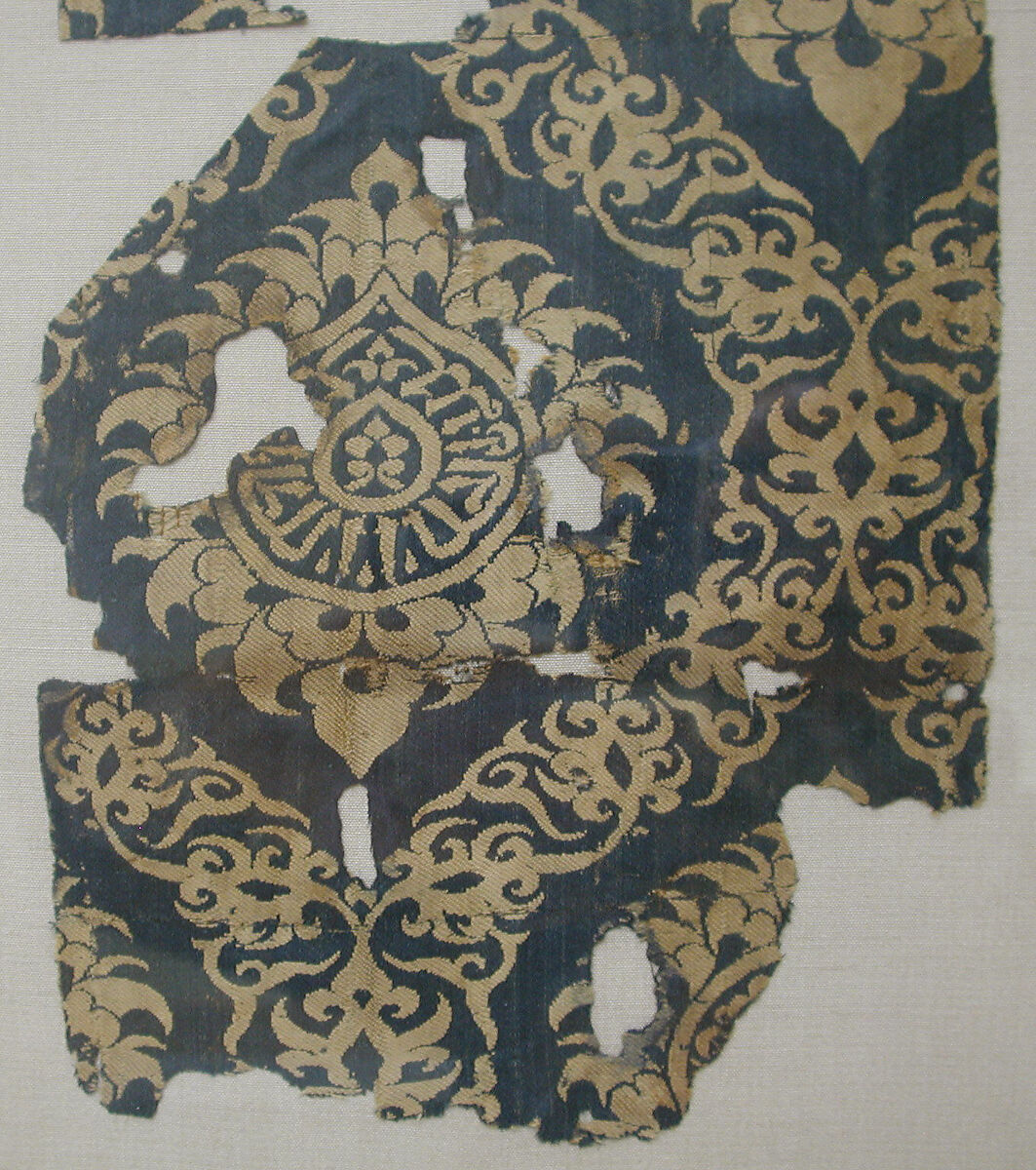 Textile Fragment with Ogival Pattern, Silk; lampas