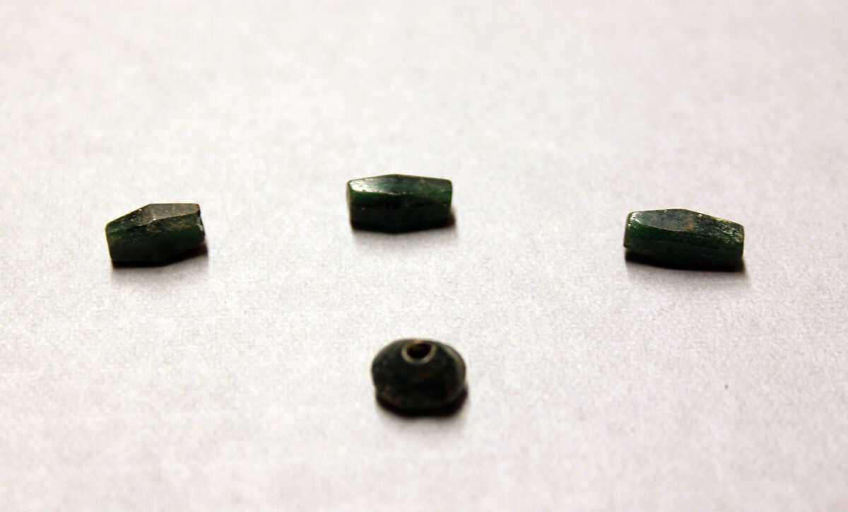 Beads, Glass, green; cut