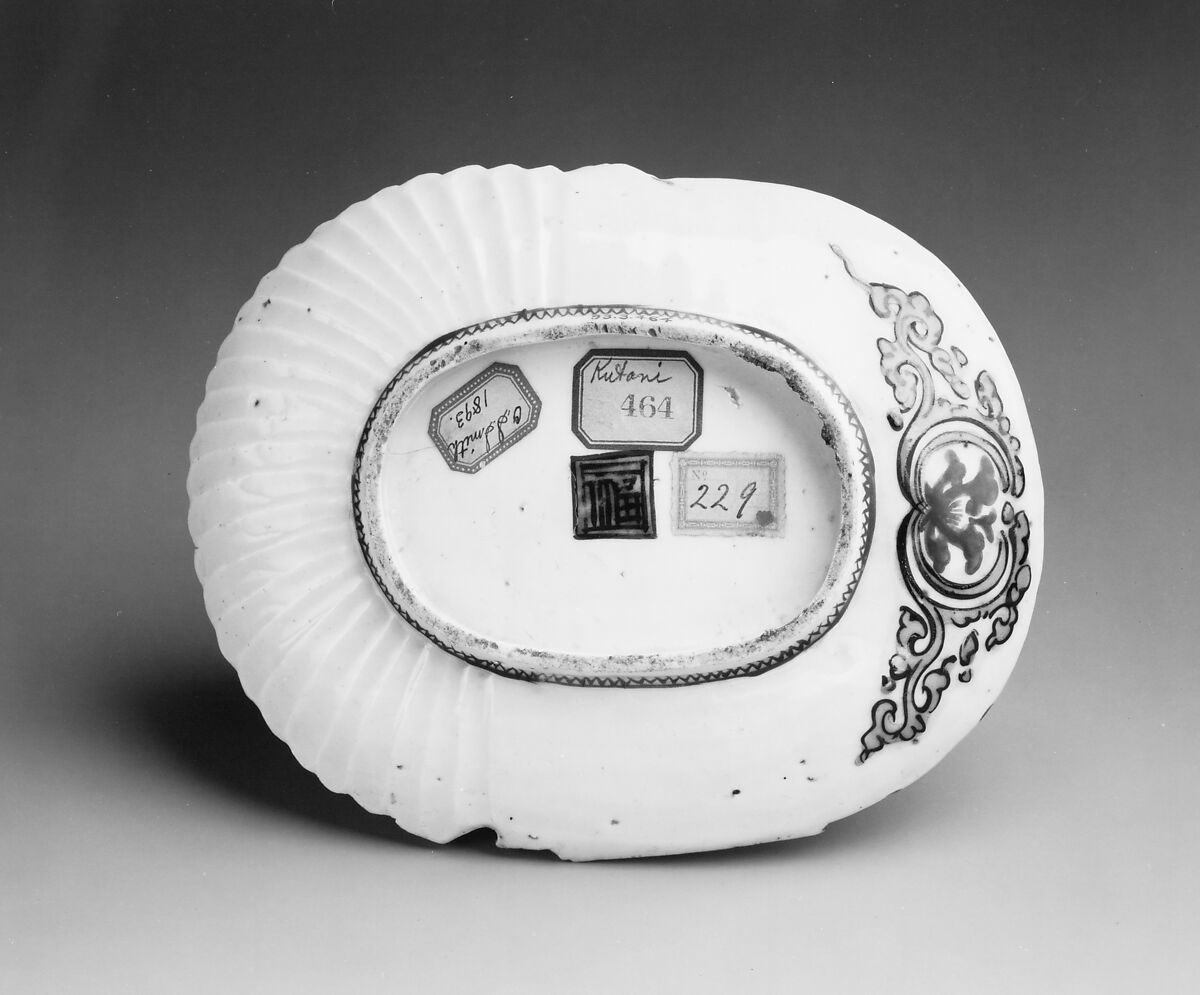 Molded Dish with Chrysanthemum Design, Porcelain painted with overglaze enamels (Hizen ware, Ko Kutani style), Japan