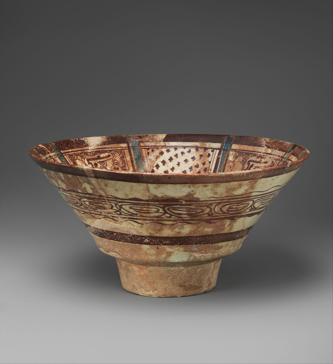 Ceramic Bowl Inscribed with "'Izz" ("Glory"), Stonepaste; underglaze-painted, glazed (transparent colorless), luster-painted
