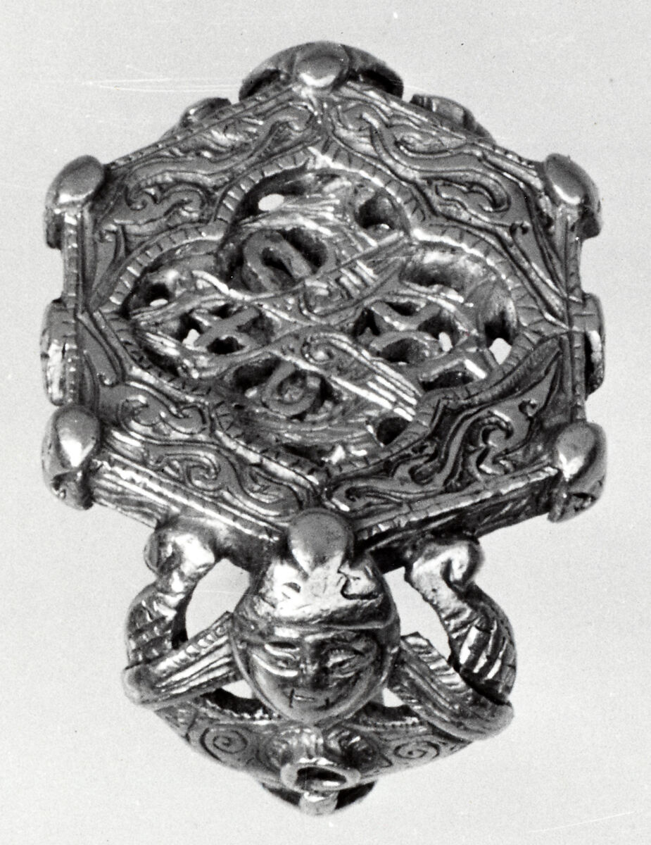 Ring, Gold; cast, chased