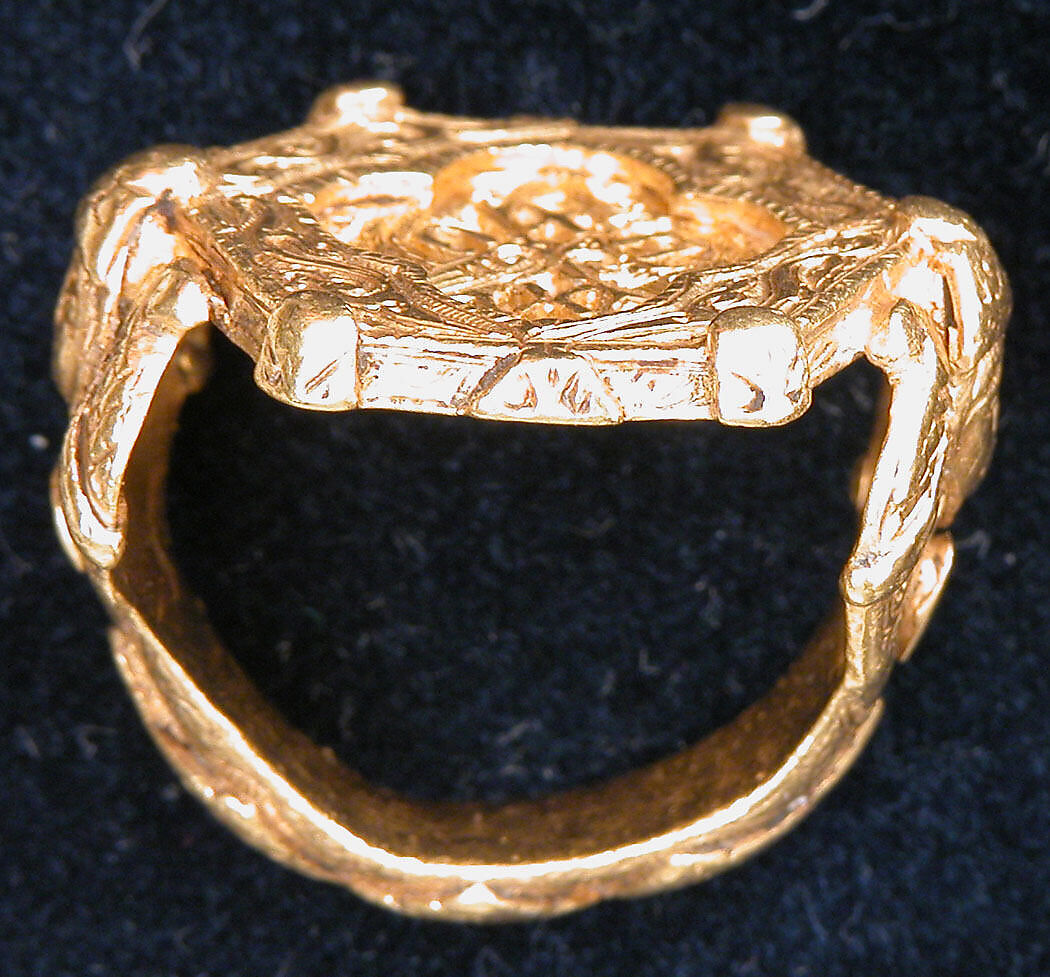 Ring, Gold; cast, chased