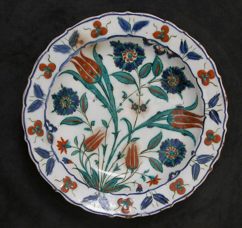 Dish, Stonepaste; painted under transparent glaze 
