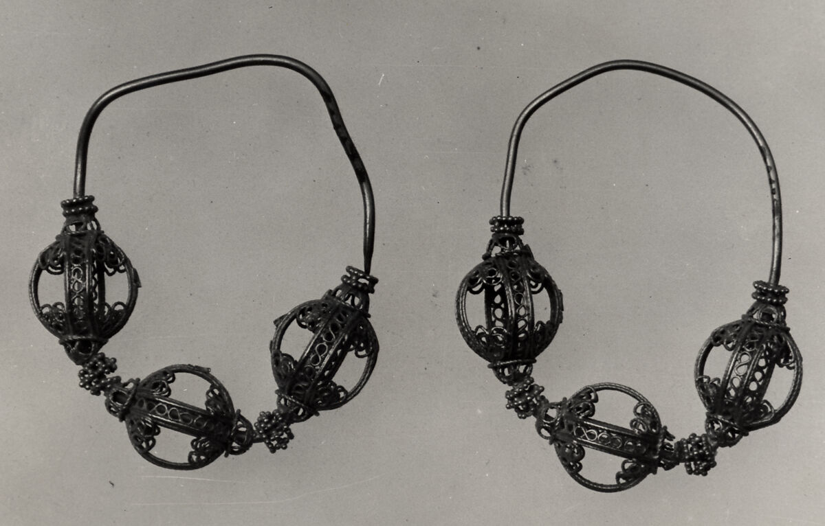 Earring, One of a Pair, Gold wire with filigree