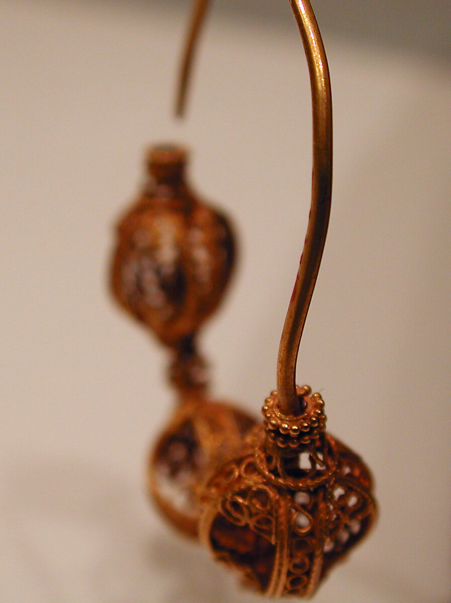 Earring, One of a Pair, Gold wire with filigree
