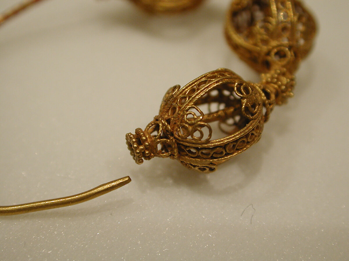 Earring, One of a Pair, Gold wire with filigree