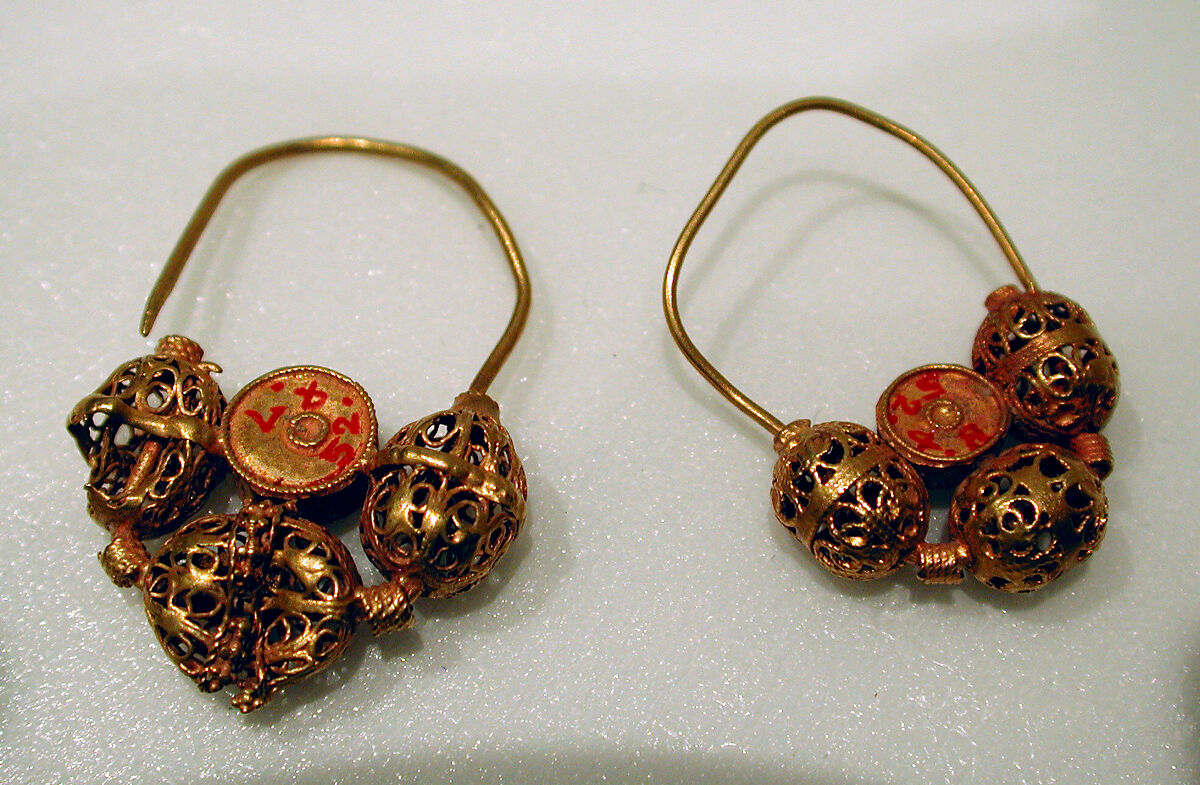 Earring, One of a Pair, Gold wire with filigree 