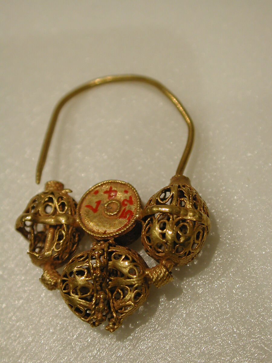 Earring, One of a Pair, Gold wire with filigree