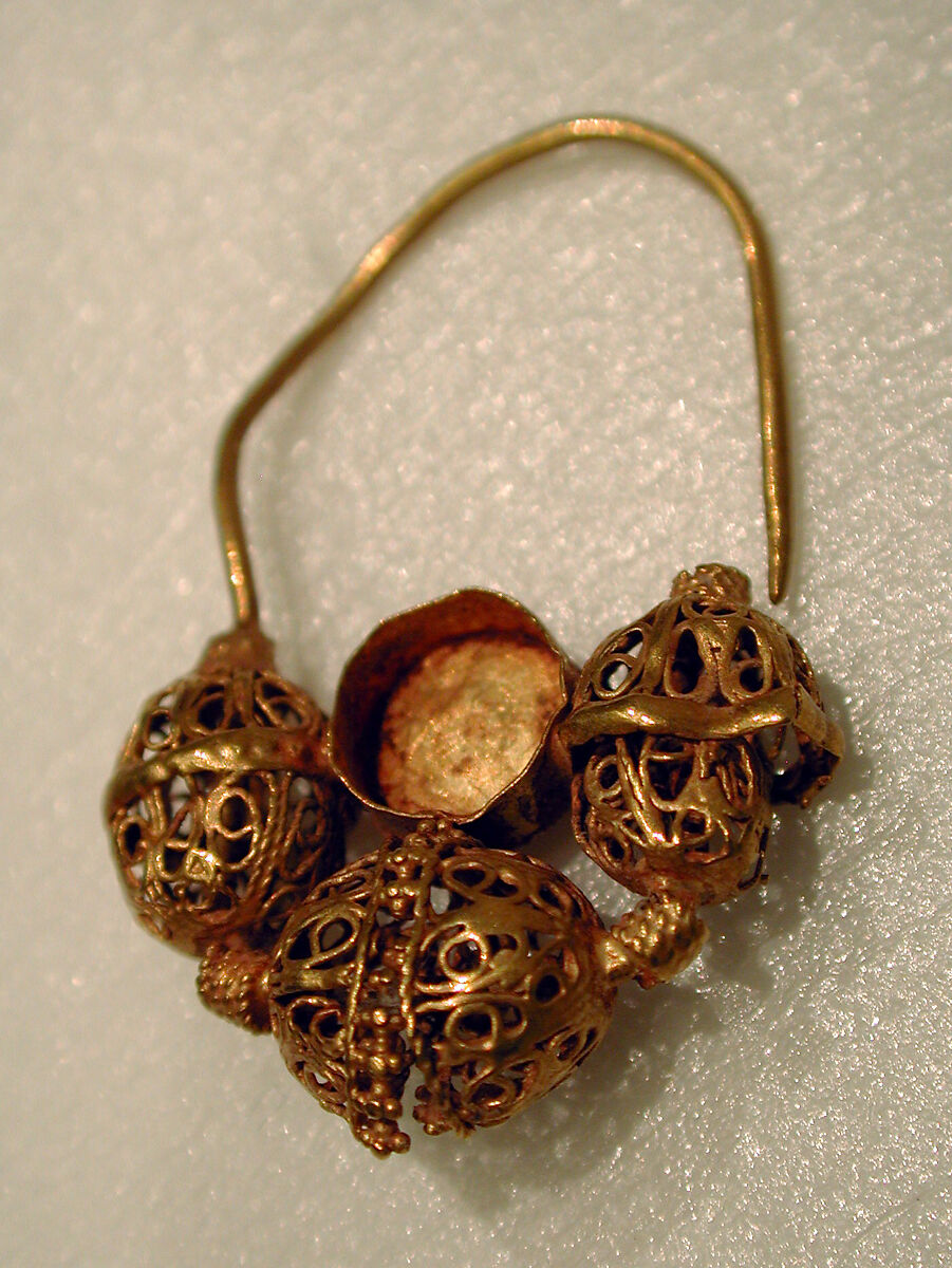 Earring, One of a Pair, Gold wire with filigree