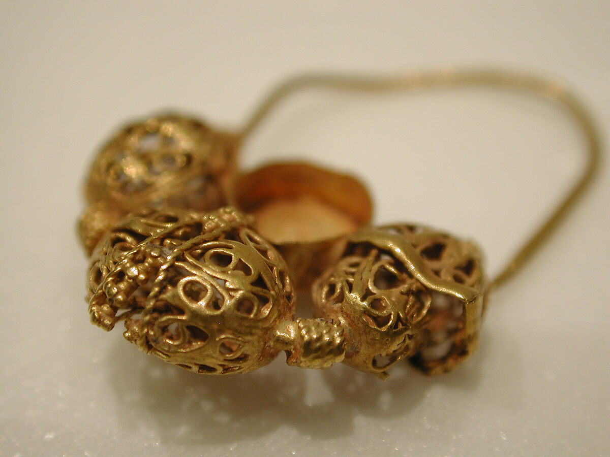 Earring, One of a Pair, Gold wire with filigree
