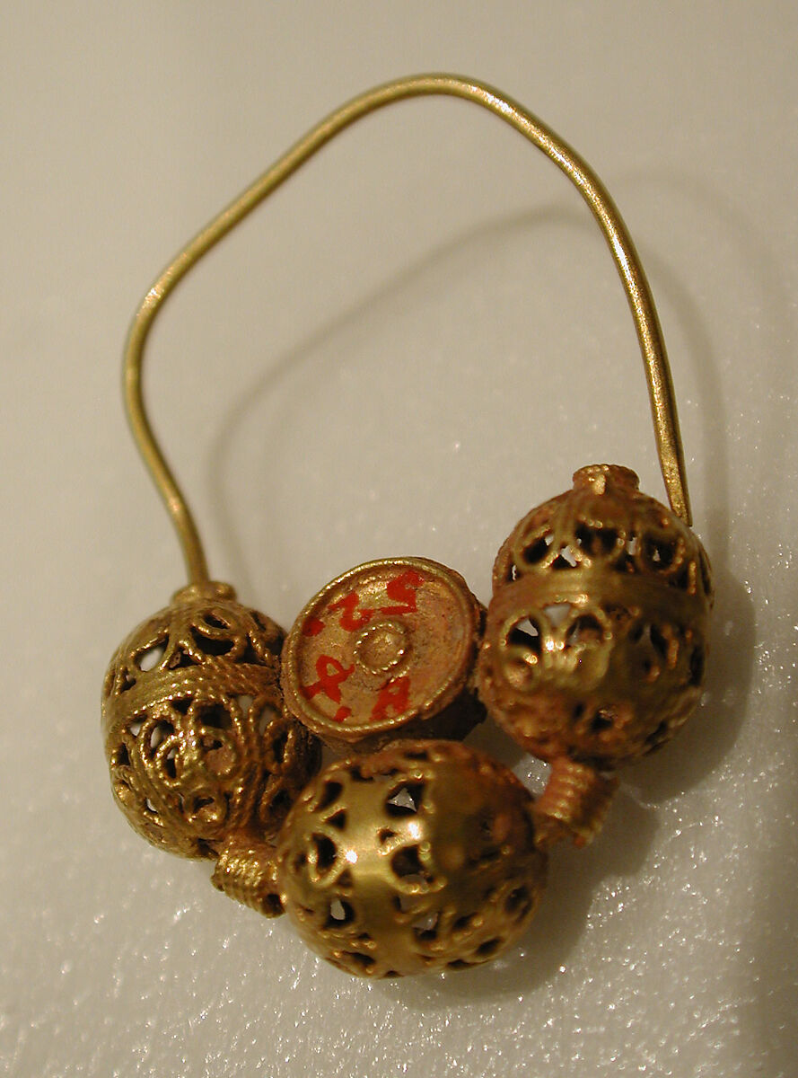 Earring, One of a Pair, Gold wire with filigree