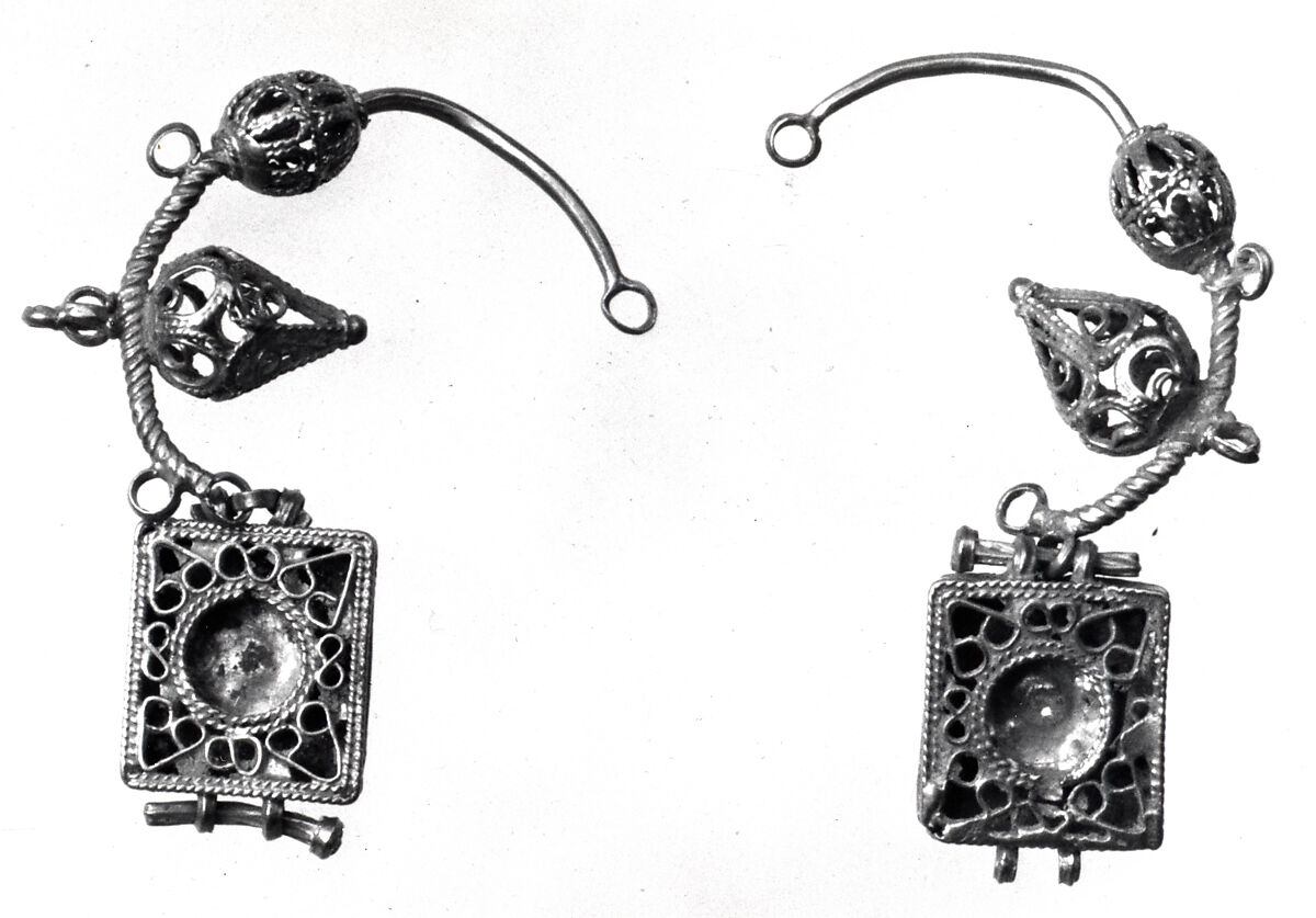 Earring, One of a pair, Gold wire and sheets with filigree