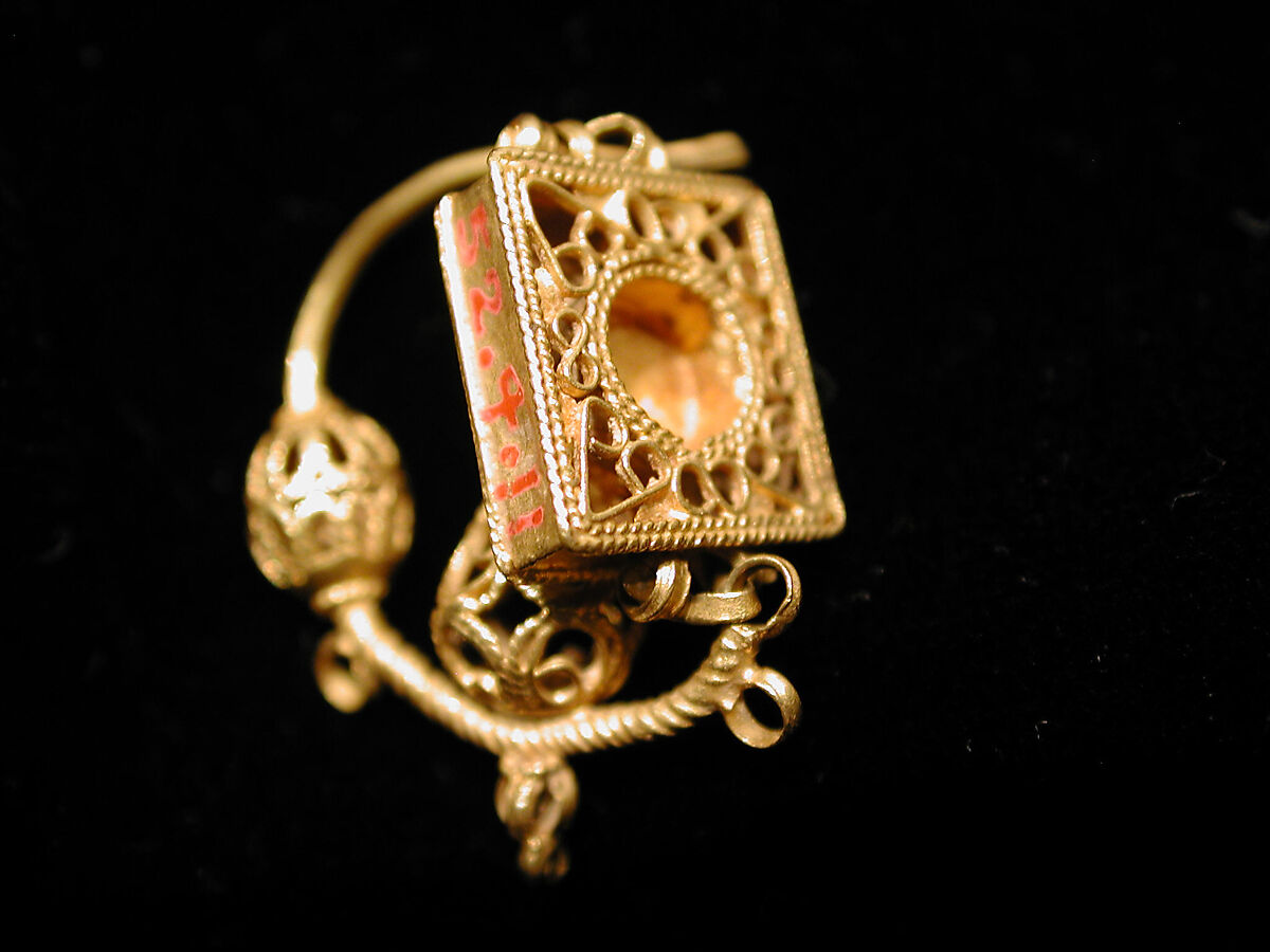 Earring, One of a pair, Gold wire and sheets with filigree 