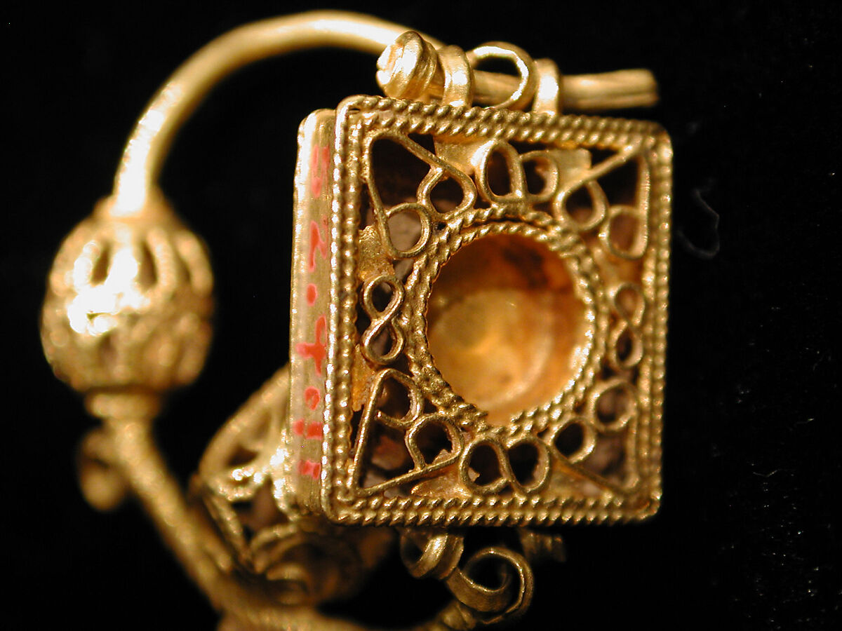 Earring, One of a pair, Gold wire and sheets with filigree