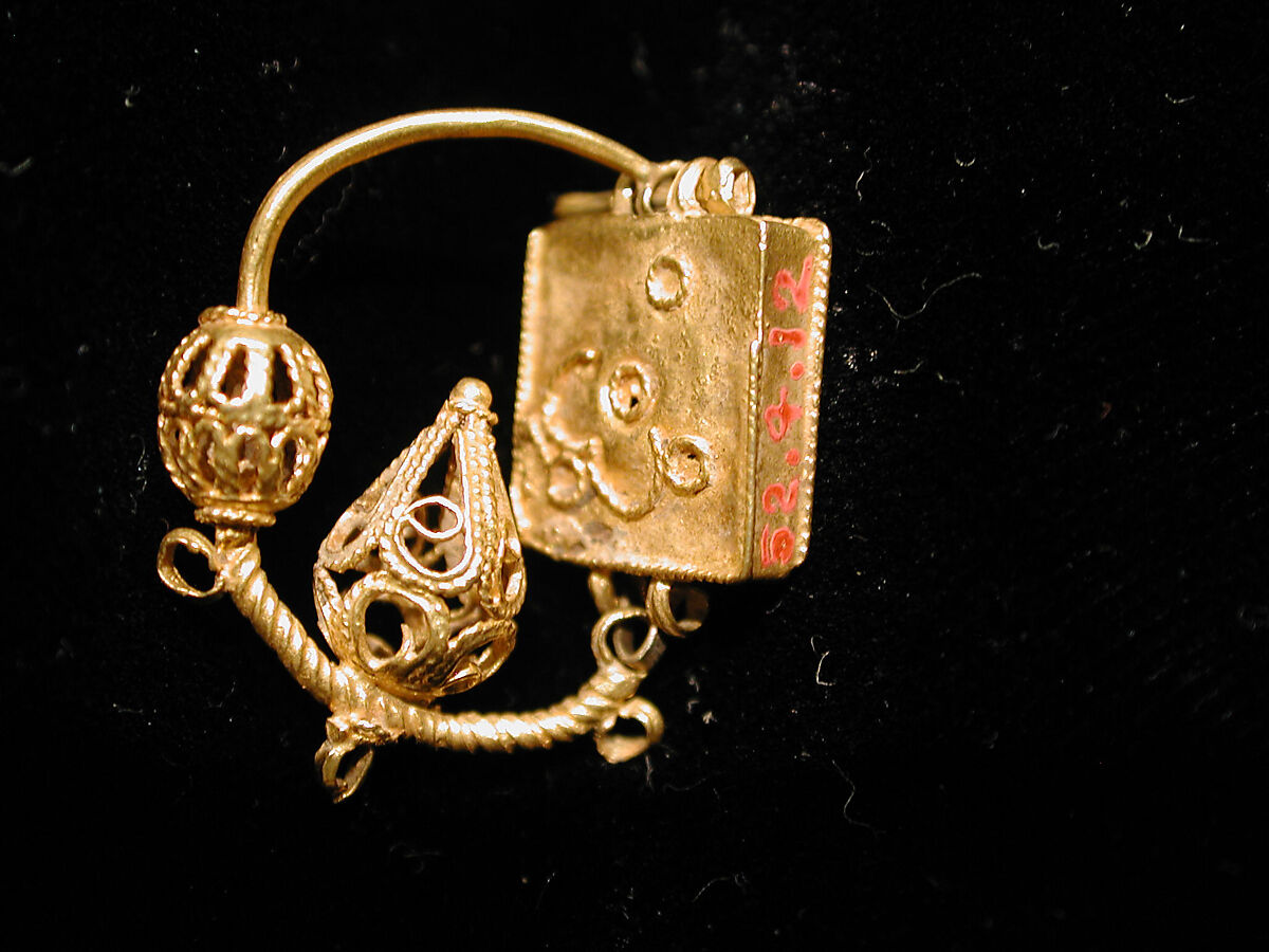 Earring, One of a Pair, Gold wire and sheets with filigree 