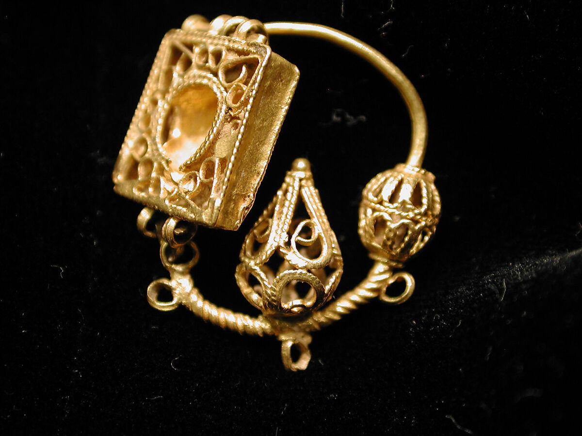 Earring, One of a Pair, Gold wire and sheets with filigree