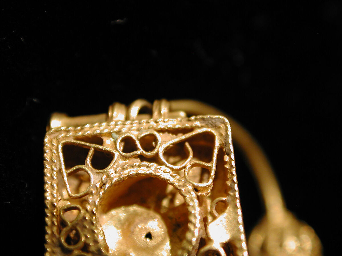 Earring, One of a Pair, Gold wire and sheets with filigree