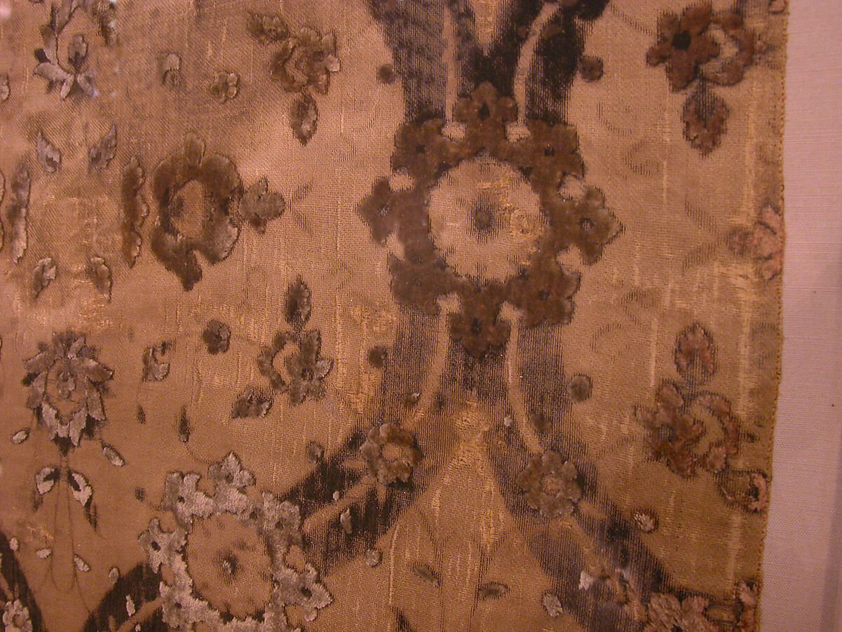 Silk Velvet Designed by 'Ghiyath', Ghiyath (Iranian, Yazd, born ca. 1530), Silk, cut and voided velvet with continuous floats of flat metal thread