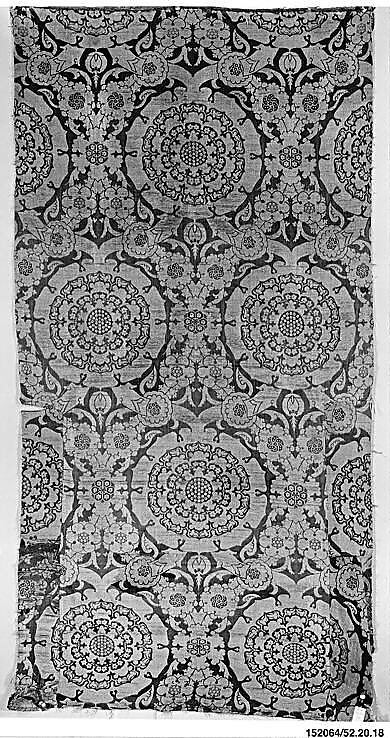 Silk Fragment with Circular Rosace-like Floriate Medallions, Silk, metal wrapped thread; lampas (kemha)